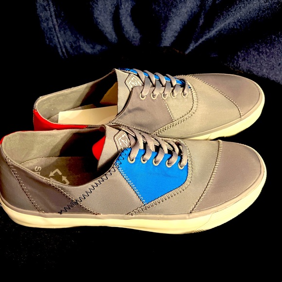 New Sperry casual canvas shoes Sz 9 - Picture 1 of 7